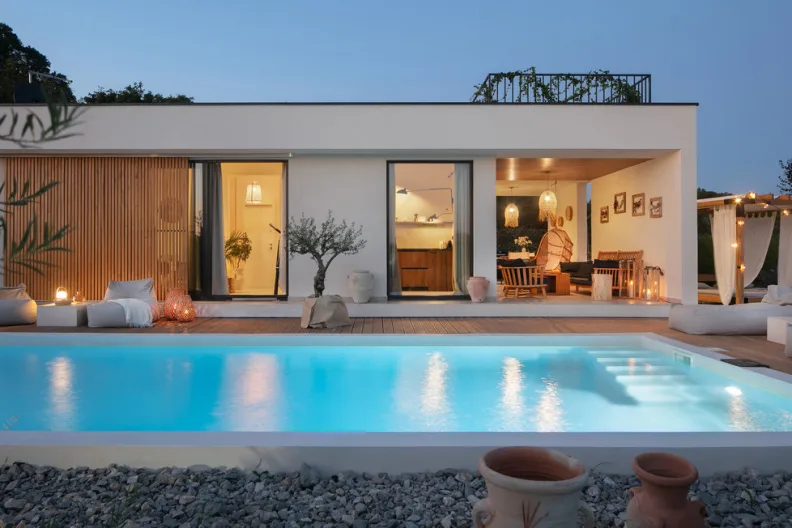 Et moderne luksus feriehus med pool i Sv. Lovrec , Kroatien.