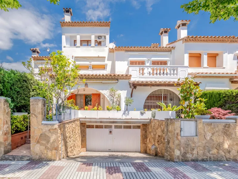 Große Ferienhäuser an der Costa Brava