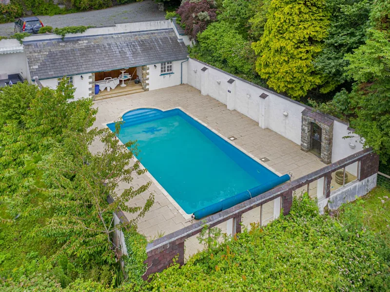 Cottages with a pool in Wales
