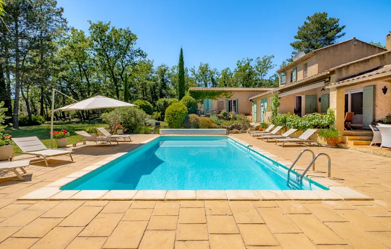 Villas with pools in the South of France