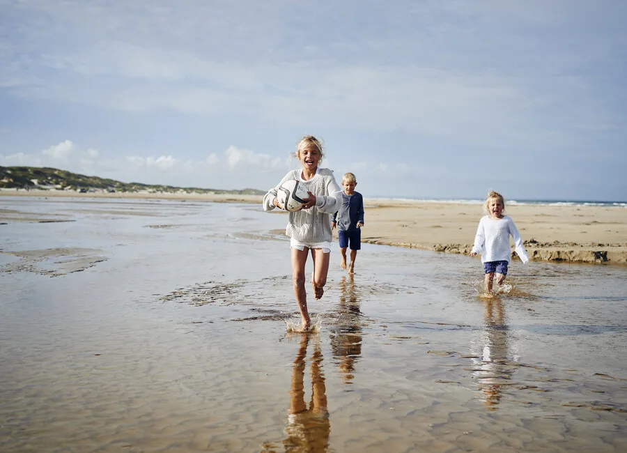 Kinder im Urlaub an der dänischen Nordsee