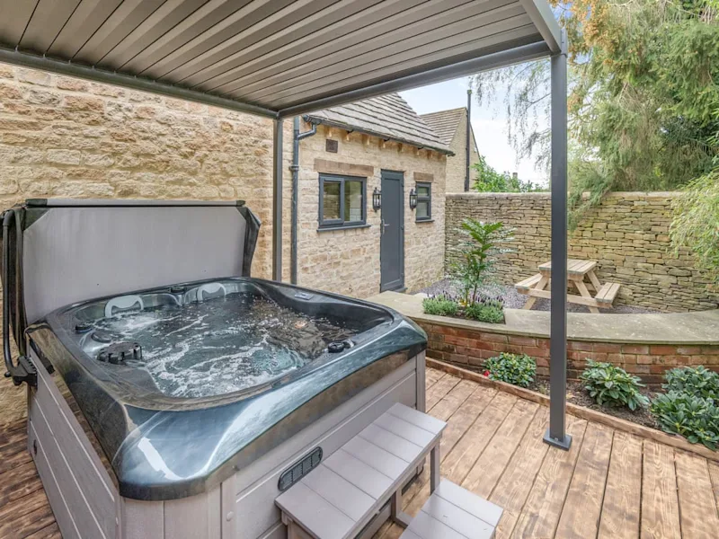 Cotswolds cottages with hot tubs
