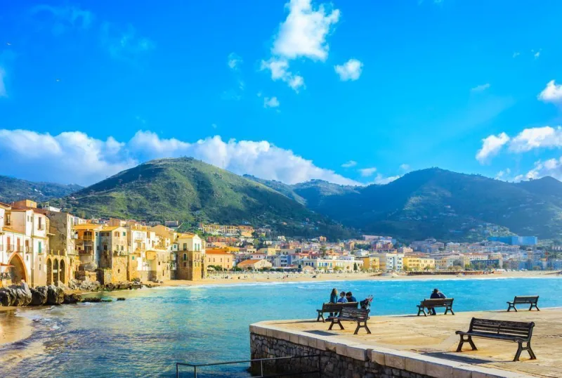 Oplev mange fantastiske byer med et feriehus på Sicilien