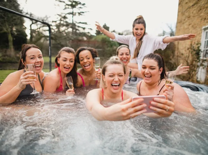 Large Holiday Cottages with Hot Tubs