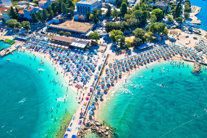 Blick auf den Strand Poli Mora in Selce.