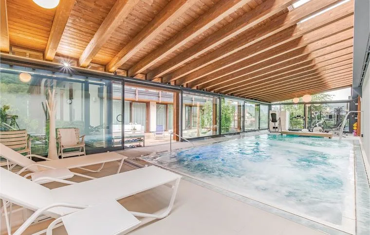 Holidays with indoor pool