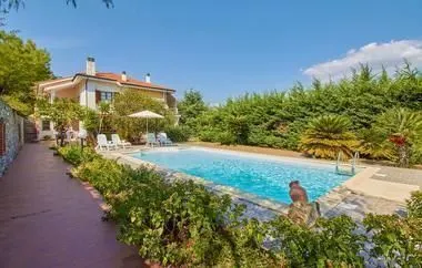 Ferienhaus in Imperia mit Pool von Außen