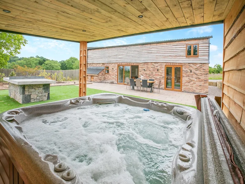Holiday cottages with hot tubs