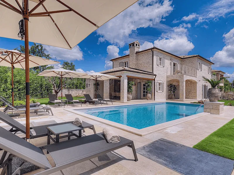 Introducing James Villas