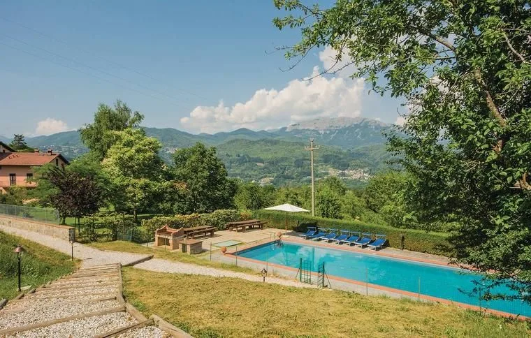 Semesterhus med pool i Camporgiano i Toscana