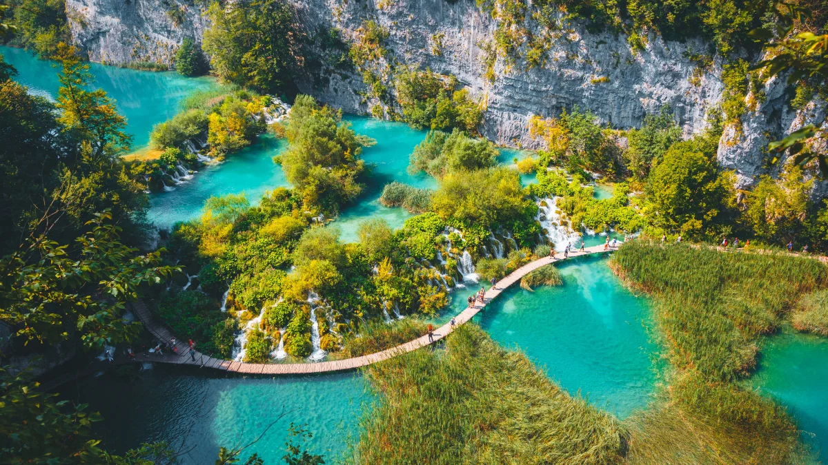 Wanderweg im Nationalpark Plitvicer Seen, Kroatien