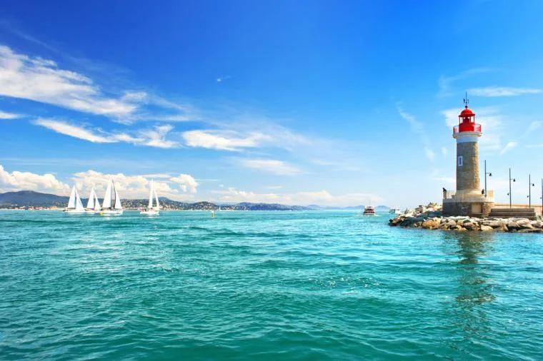 Besök Saint-Tropez från din semesterbostad på Franska Rivieran