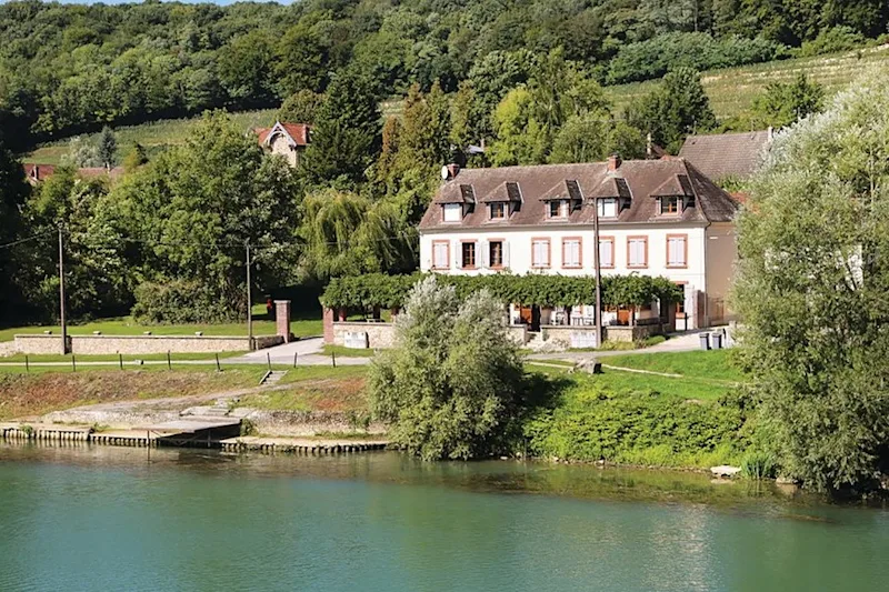 Long-term holiday rentals in France