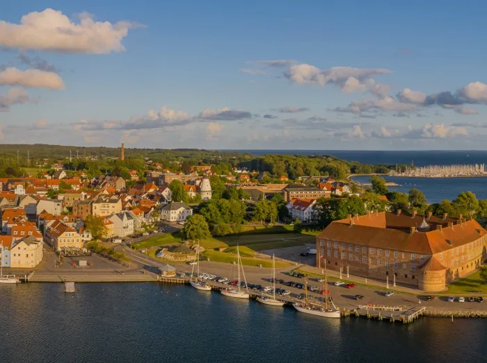 Lej sommerhus på Als og besøg Sønderborgs havnefront og middelalderborgen Sønderborg Slot