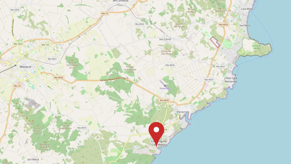 Landkarte mit rotem Pin, der auf Cala Mendia zeigt.