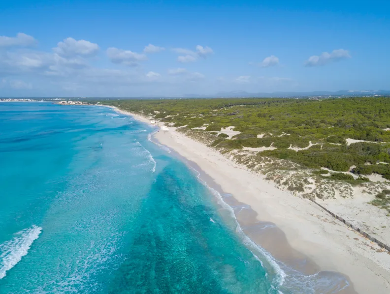 Die Bucht von Es Trenc auf Mallorca.