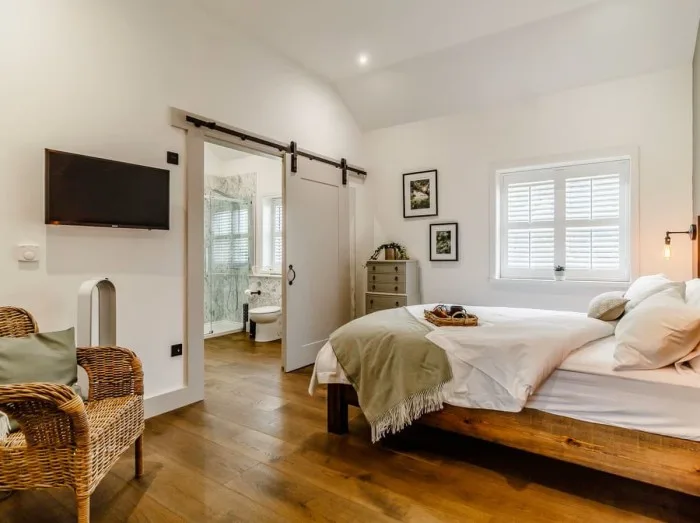 En suite bedroom at Walnut Tree Barn