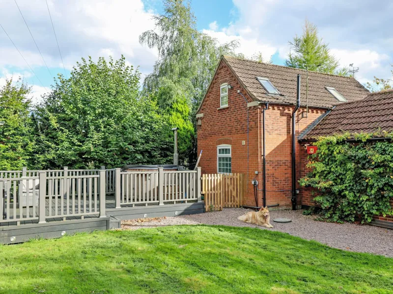 Dog-friendly cottages with enclosed gardens