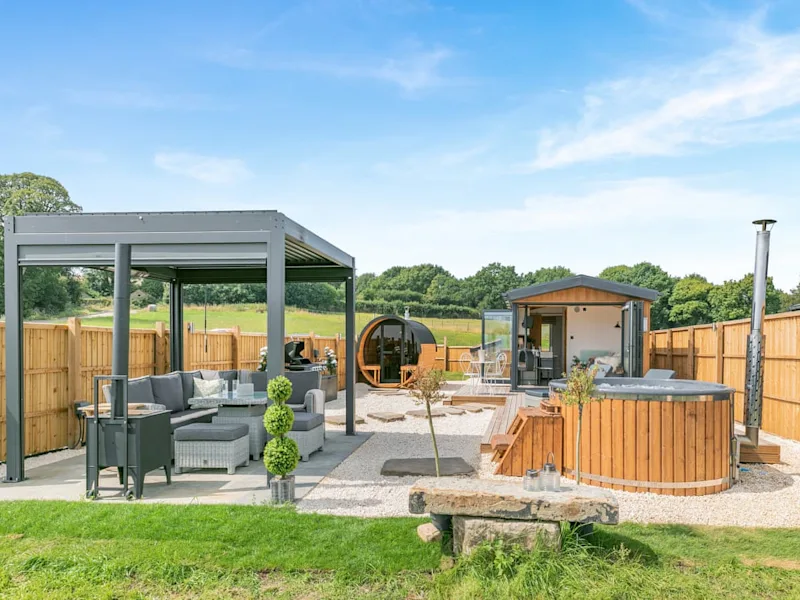 Stone Hall Farm - Barn Owl Lodge