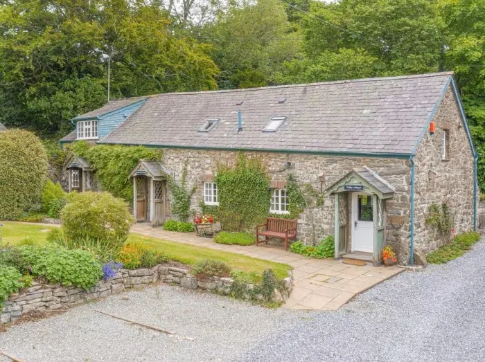 Cottages with Pool in Wales