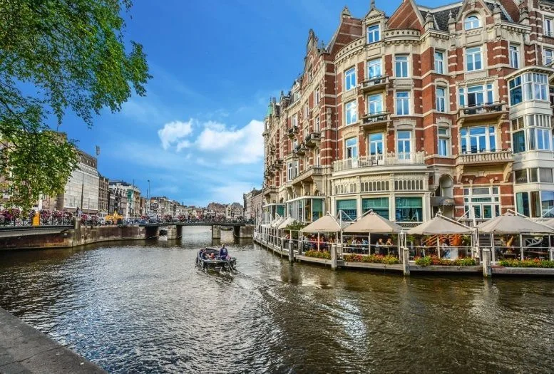 Amsterdamse grachten bezoeken vanuit je vakantiehuis in Amsterdam