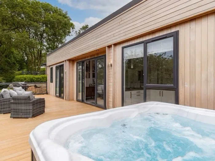Luxury lodge with hot tub