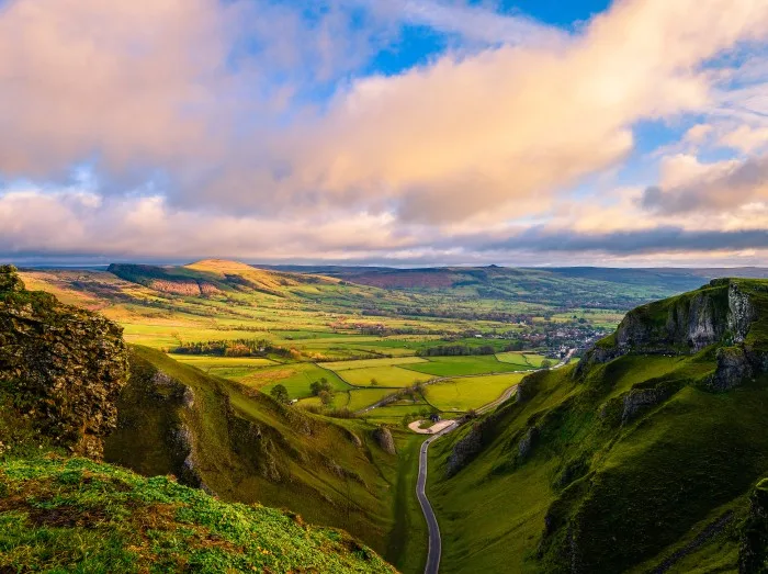 Winnats Pass Peak District Derbyshire