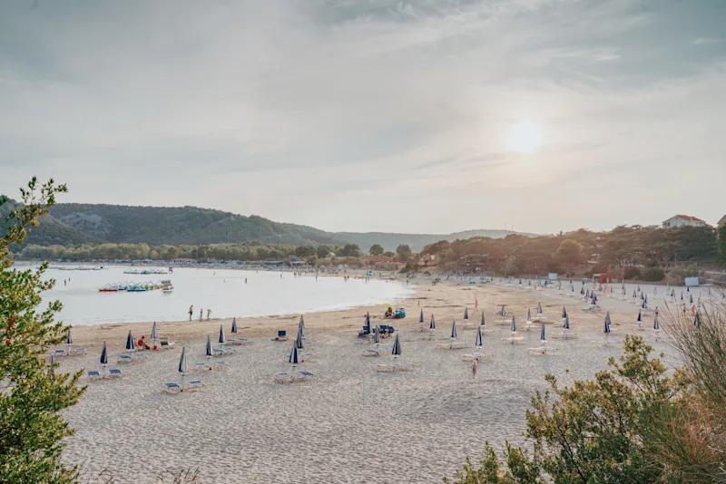 Paradiesstrand in der Nähe von Lopar auf der Insel Rab