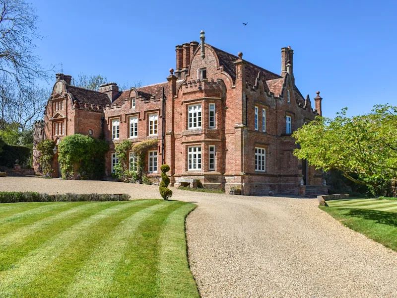 Holiday cottages for 20