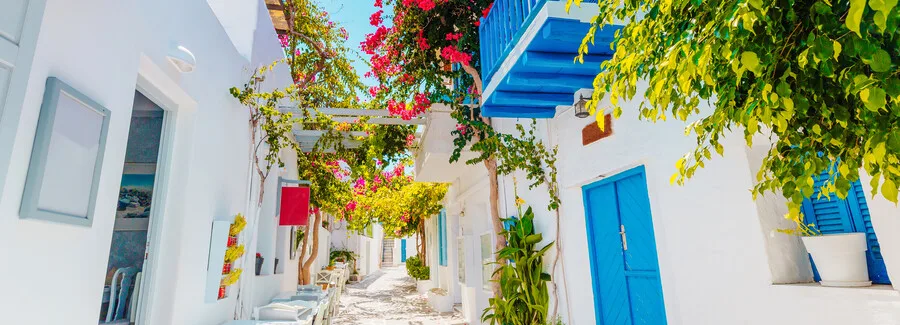 Ven a disfrutar de las calles griegas de Paros quedándote en un alquiler vacacional en Grecia con NOVASOL