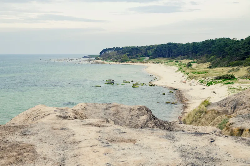 Blick auf den Hasle Strand auf Bornholm.