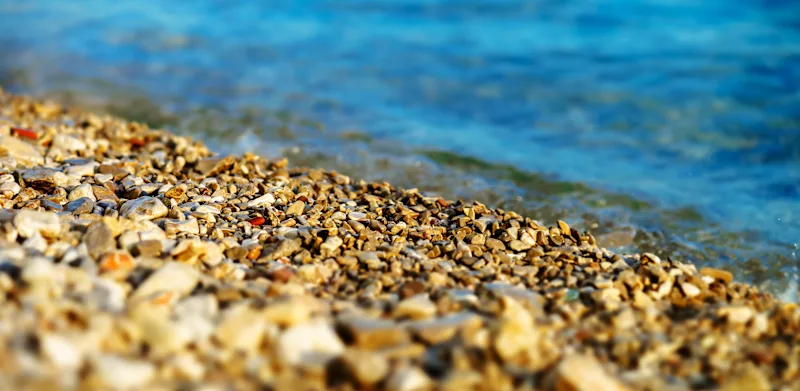 Kiesstrand in Kroatien.