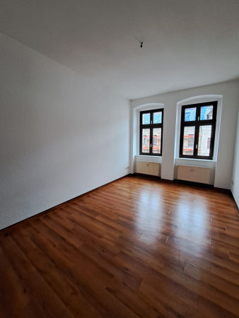 geräumige 2-Raum-Wohnung mit Balkon und Stellplatz im Hof!