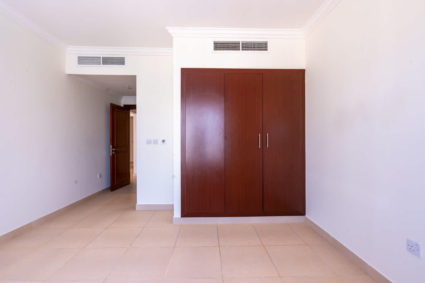 25 Spaces Real Estate - Porto Arabia - Properties for Rent - 16 March 2023 refWAPT258077 (12)