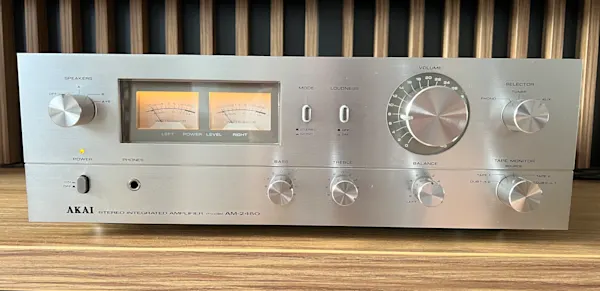 AKAI AM-2450