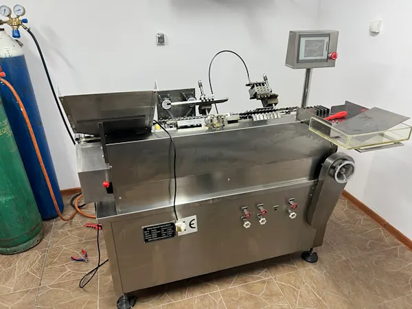 Ampułkarka automatyczna AAG4