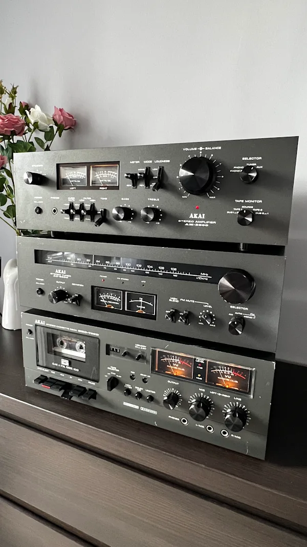 AKAI AM-2600