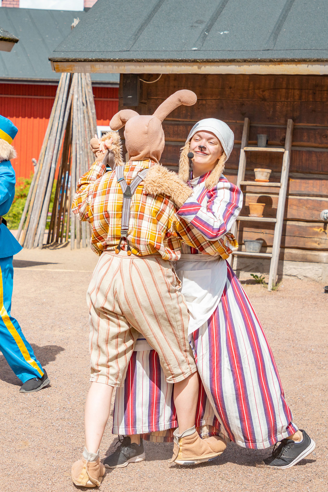 Särkänniemen Koiramäen hahmot tanssivat.