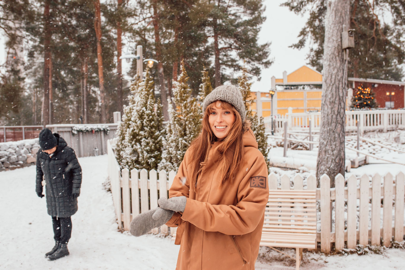 Naisia Särkänniemen Koiramäessä talvella.