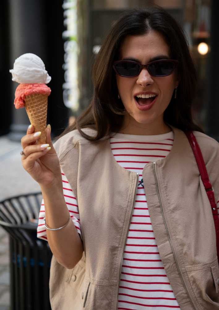 UNE GLACE,