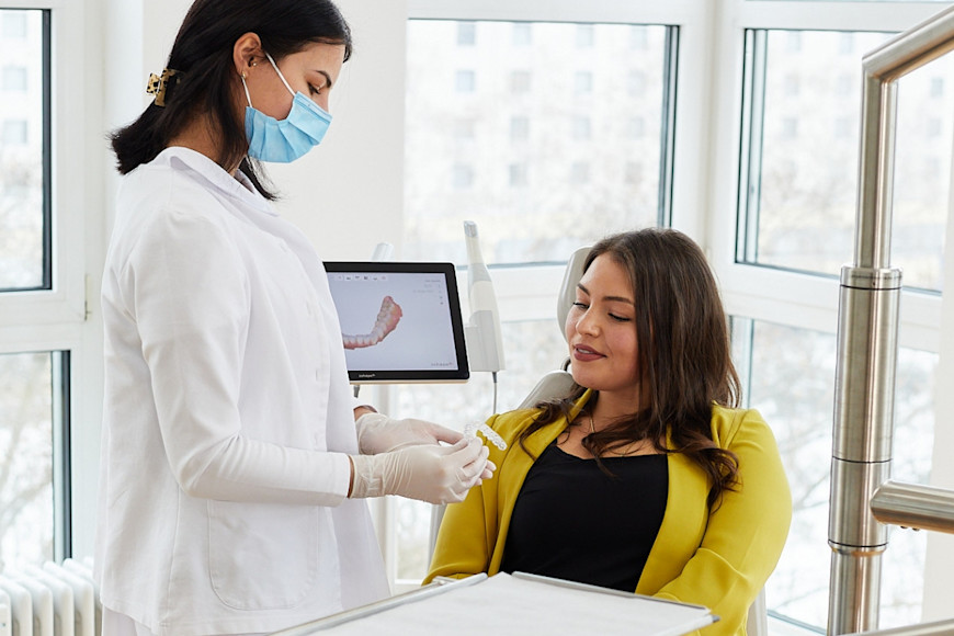 Stilllife--patient-dentist-presentation-treatment-options___1200x1200_all_51__