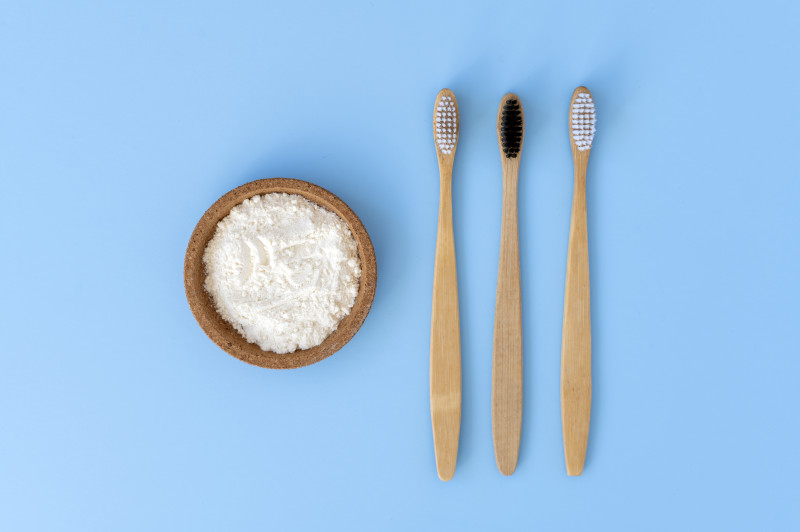 Zähne putzen mit Natron – eine sichere Alternative zu Zahnpasta? 