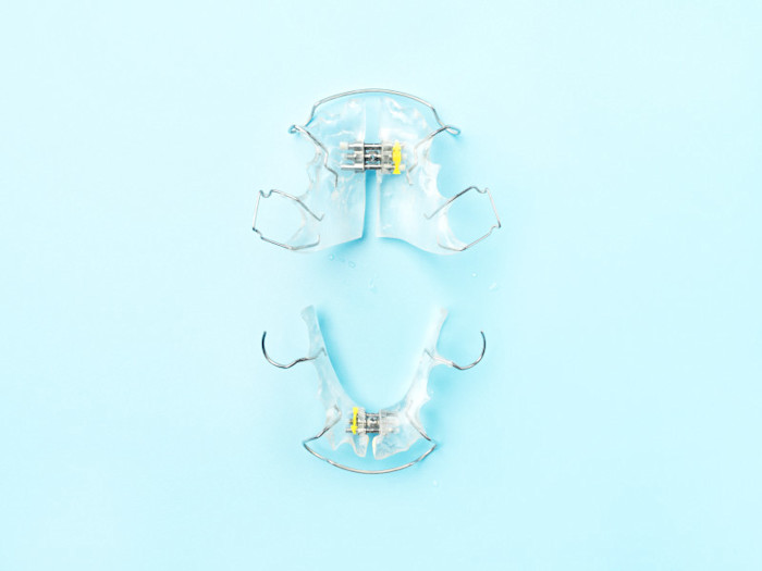 retenedor dental removible