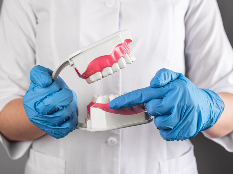 Hands pointing to wisdom teeth