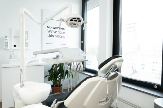Behandlungsraum DR SMILE Praxis in Köln