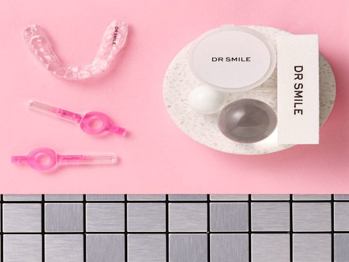 Caja con alineadores invisible DR SMILE rosa