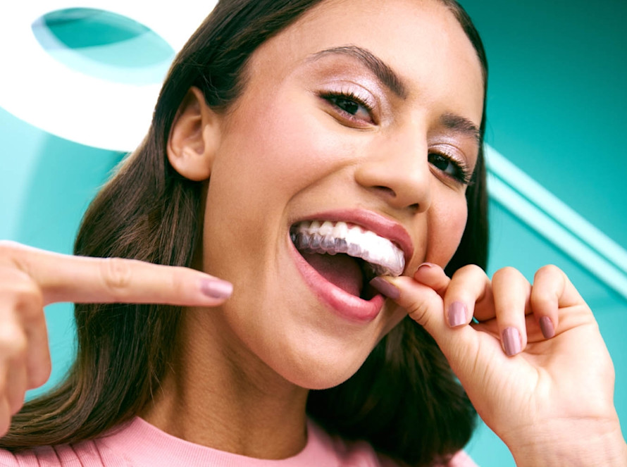 Allineatori trasparenti in estate: dubbi e problemi comuni