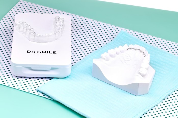 Product-Product-retainer-model-teeth-box-mint-background___800x533_all_12__