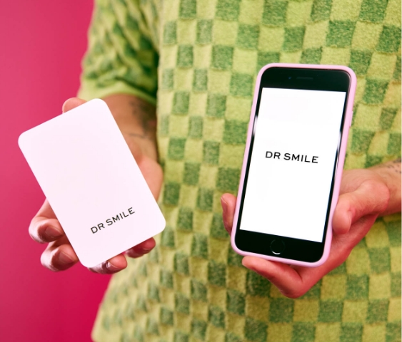 [CRO] Phone - Mobile - DR SMILE Case - Hands - Plaid Yellow Shirt - Pink - Background - Mobile