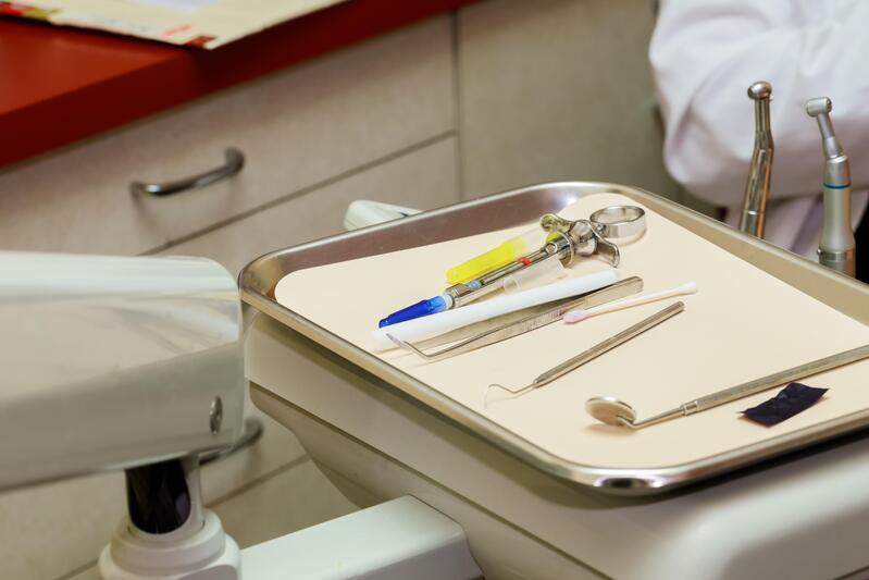 Outils de dentiste pour nettoyage dentaire